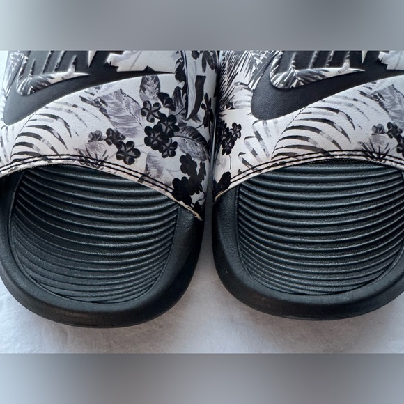 Nike Women's Victori One Floral Print Slides Size 9 - Picture 2 of 5